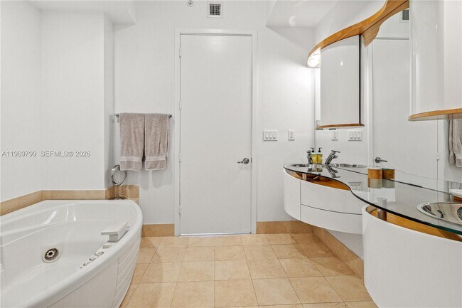 Building Photo - 18101 Collins Ave