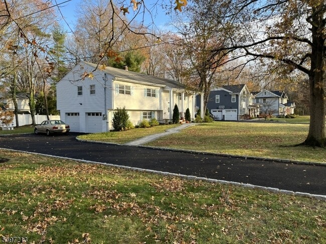 Building Photo - 50 Colonial Way