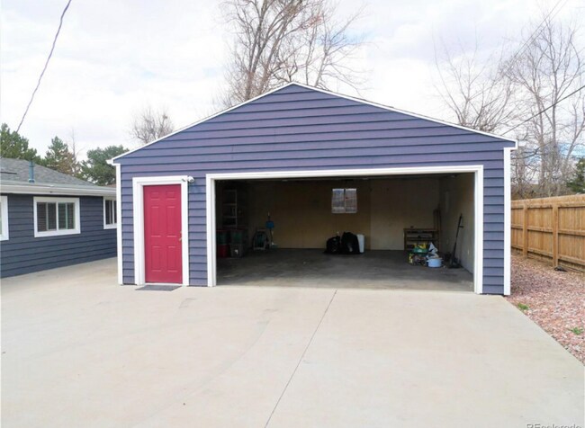 Building Photo - 516 Elmira St