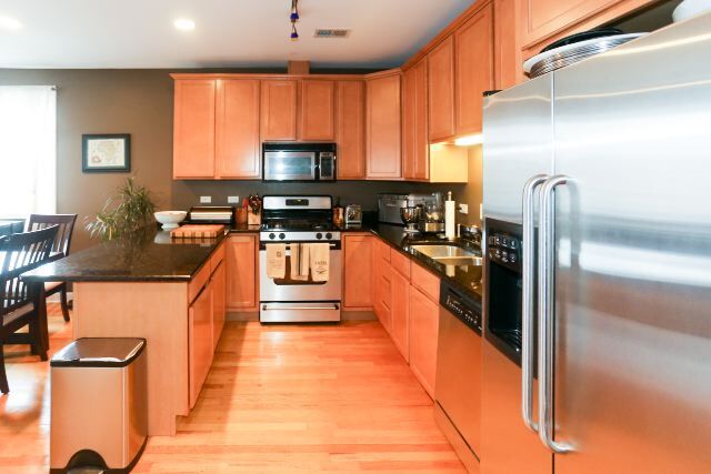 Building Photo - 3655 N Southport Ave