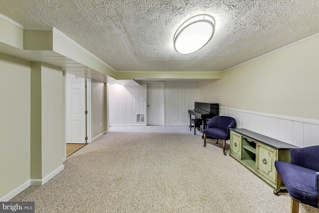 Building Photo - 4715 Oxbow Rd