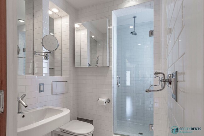 Building Photo - Union Square: Remodeled 1 Bed 1 Bath Corne...