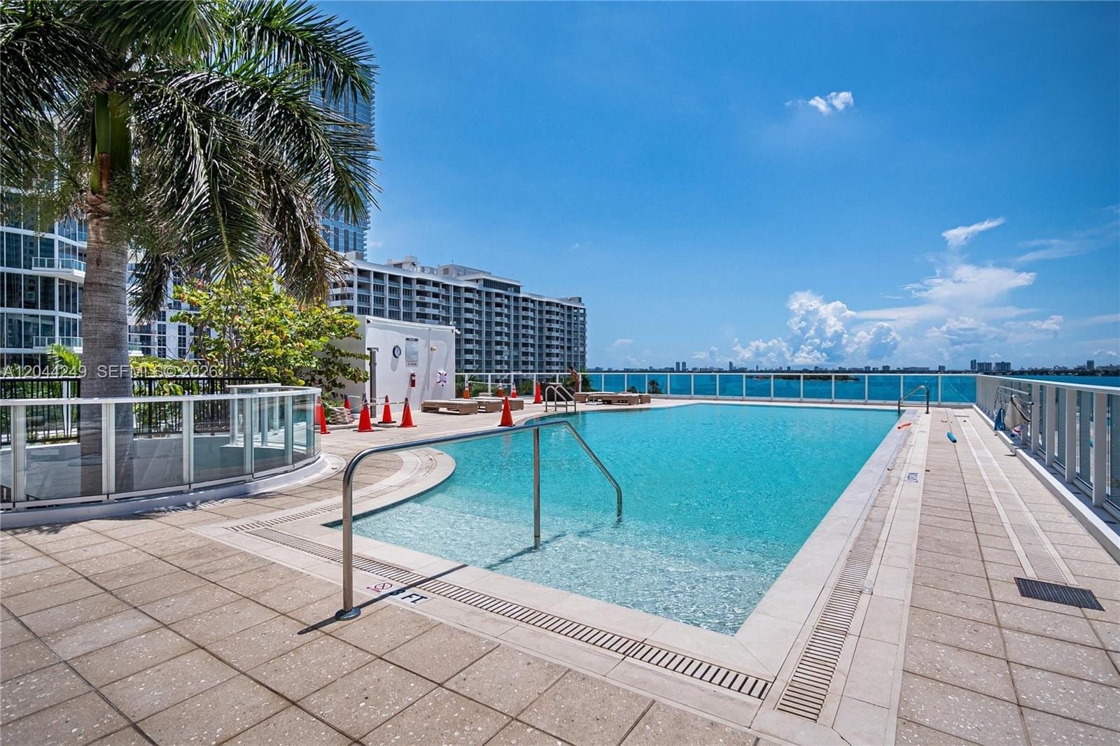 Building Photo - 2020 N Bayshore Dr