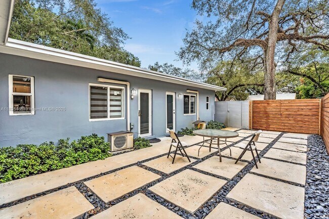 Building Photo - 1517 SW 25th St