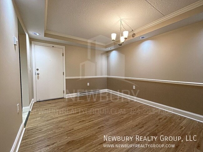 Building Photo - 530 N Main St