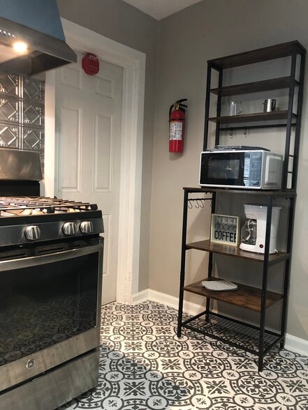 Bakers Rack/Stove - 929 West Main Street