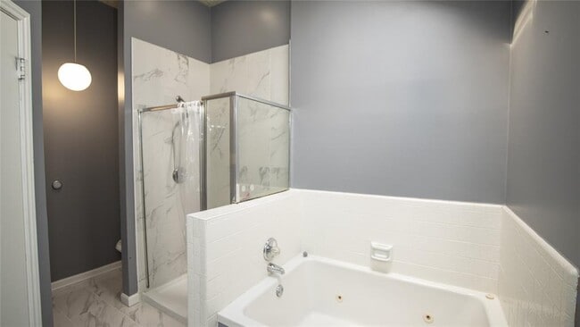 Building Photo - 1226 Brook Grove Dr