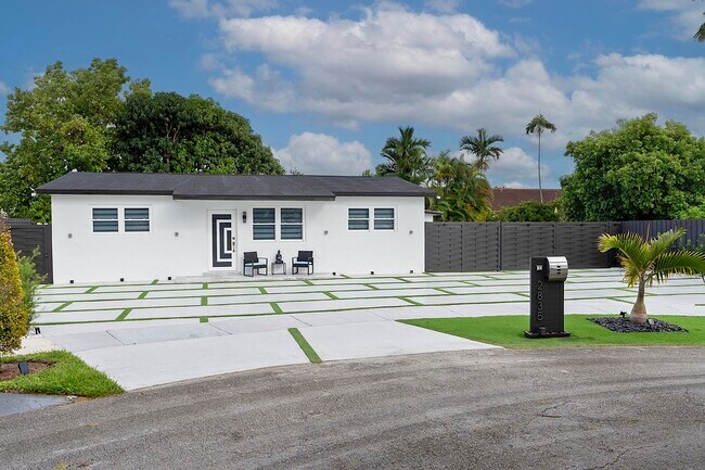 Building Photo - 2835 SW 103rd Ct
