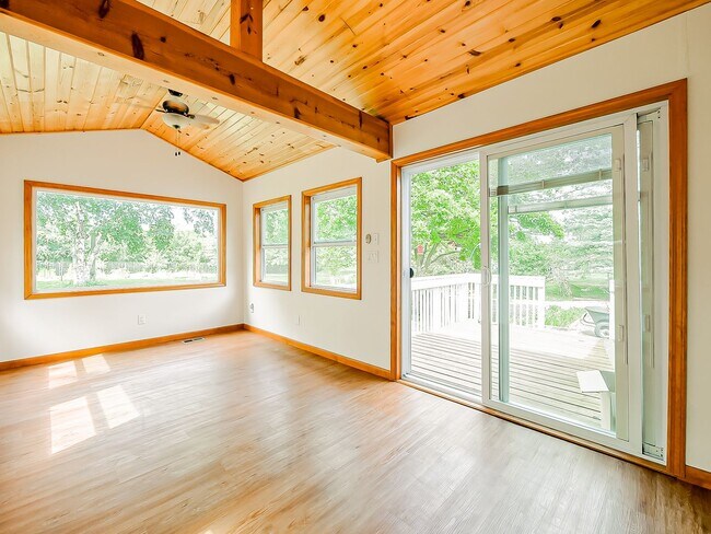 Building Photo - Your Private Retreat Just Minutes from Downtown South Lyon
