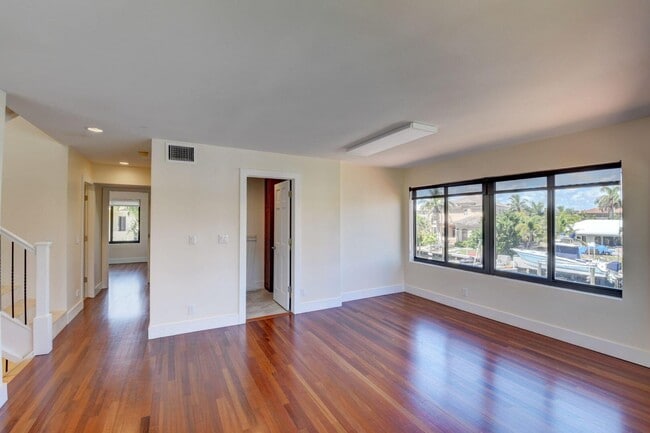 Building Photo - 1121 Bel Air Dr