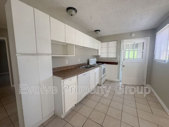 Building Photo - 710 N Grove St