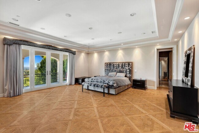 Building Photo - 18047 Karen Dr