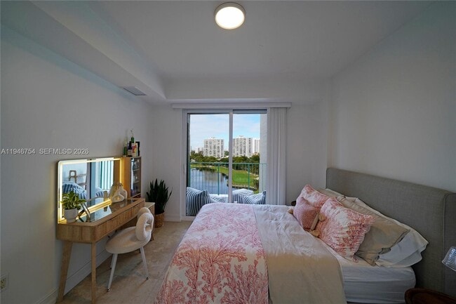 Building Photo - 20000 E Country Club Dr