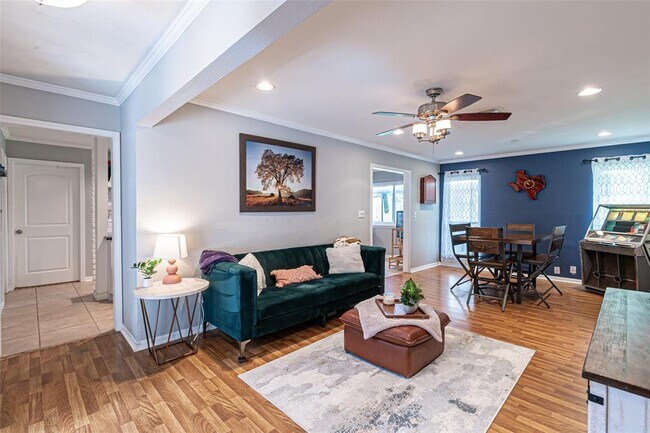 Building Photo - 5611 Winding Way Dr