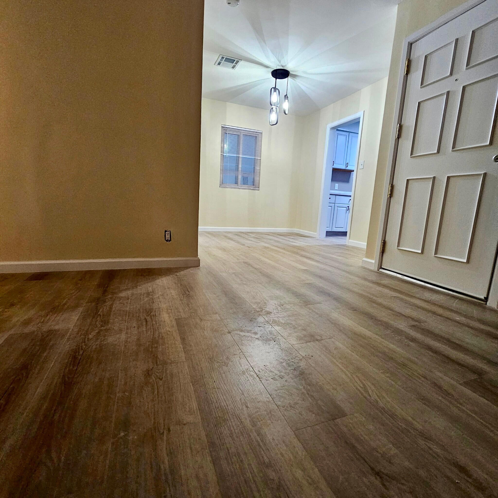 Building Photo - 2132 W 104th St