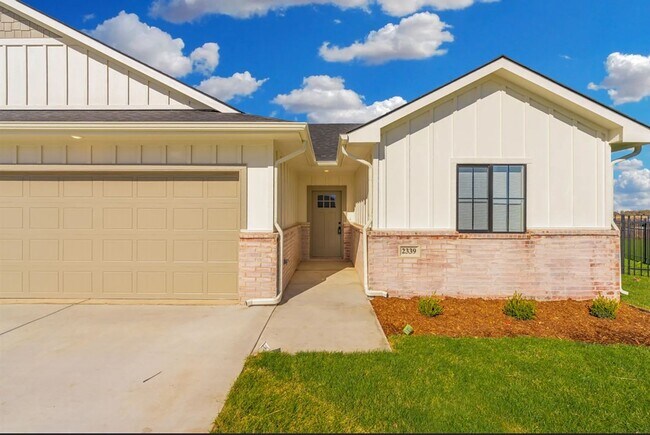 Building Photo - Beautiful 3 Bedroom Villa in Goddard, KS!! Coming May!