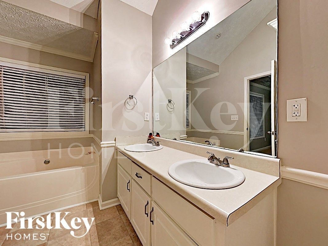 Building Photo - 35 Pebble Brooke Pass