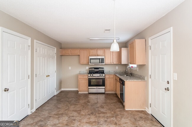 Building Photo - 7522 Clear Creek Approach