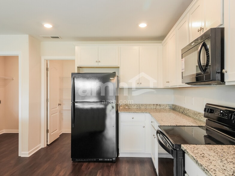 Building Photo - 7104 Brittany Pointer Ct