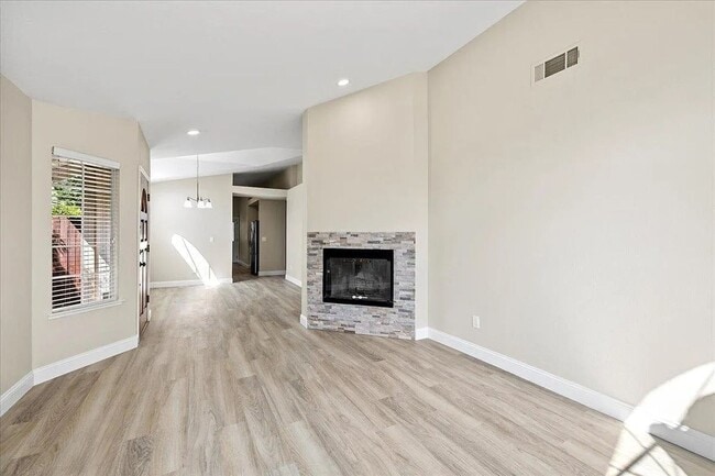 Building Photo - Updated Contemporary 3 Bed / 2 Bath Home w...