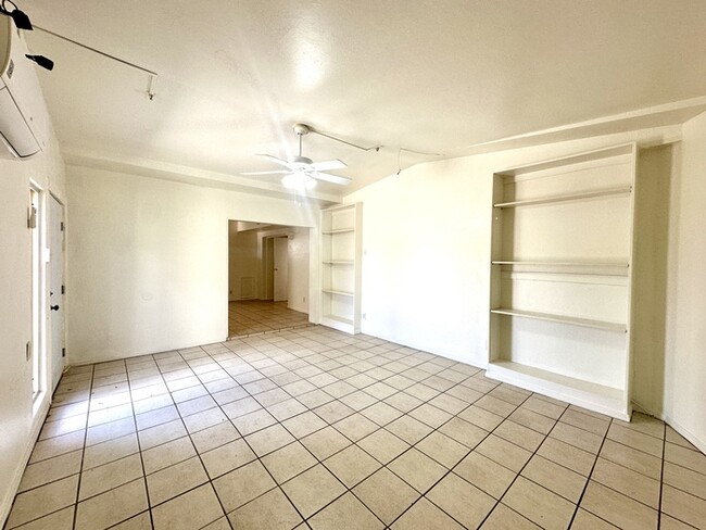 Building Photo - Gigantic Yard 2 Bedroom with Washer/Dryer,...