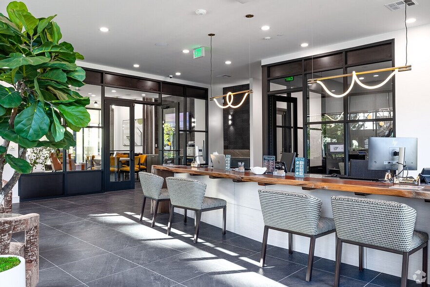 Building Photo - 1010 Springdale Rd