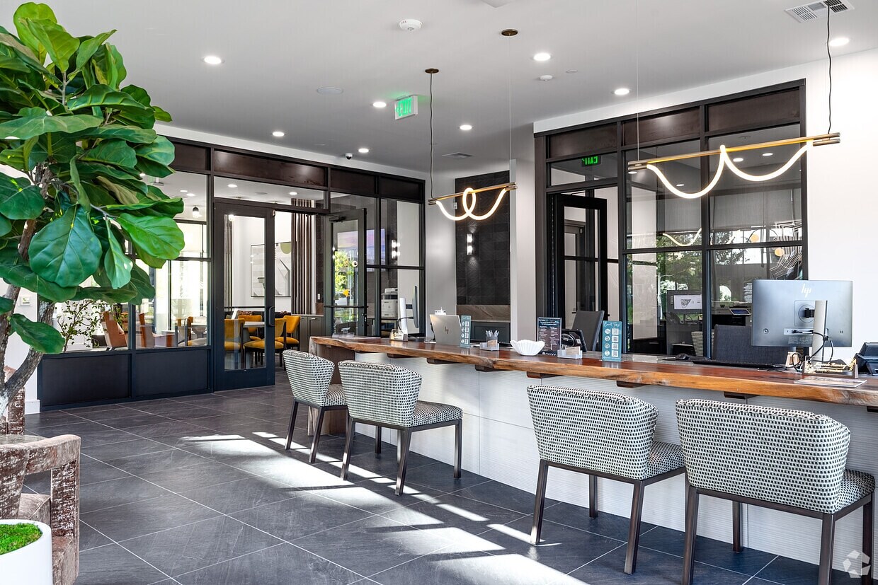 Building Photo - 1010 Springdale Rd