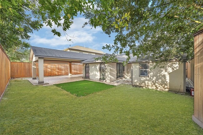 Building Photo - 10519 Pleasanton Dr