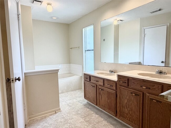 Building Photo - 17407 Chamberlain Dr