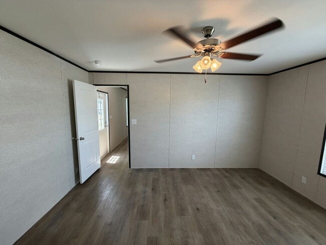 Building Photo - 131 Lakeside Garden Cir