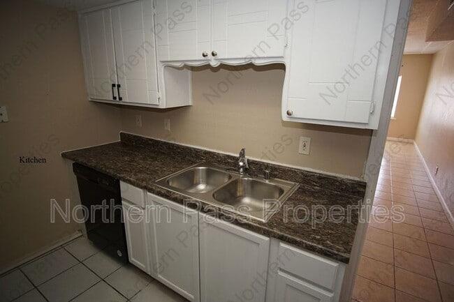 Building Photo - 10551 Kinross Ave