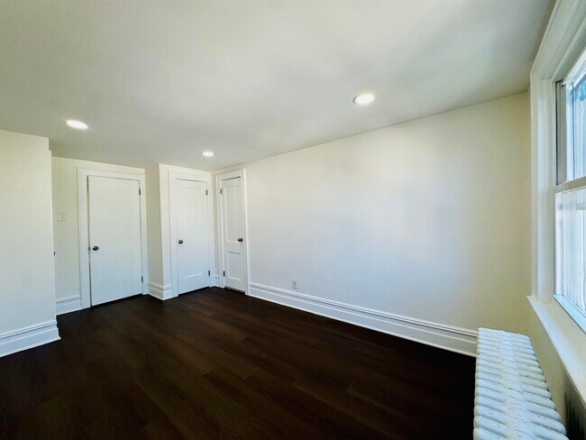 Building Photo - 69 W 39th St