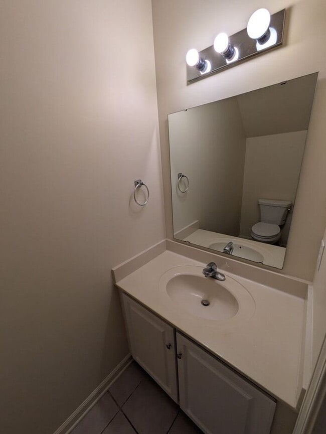 Building Photo - 2BD/2.5BA Unit at Water Oaks in Hickory!