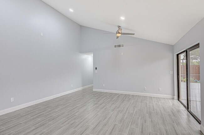 Building Photo - 1240 Summit Pl Cir