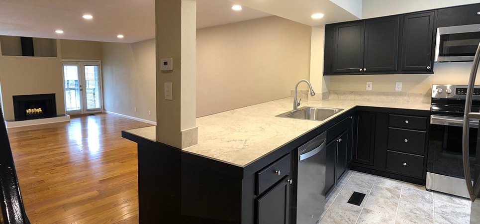 This kitchen is a dream to work in! - 8710 Park Ln