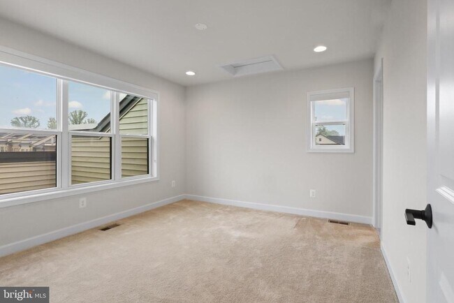 Building Photo - 12311 W Oaks Dr