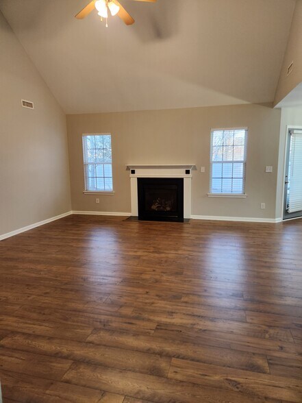 living - 3876 Parkers Fwy