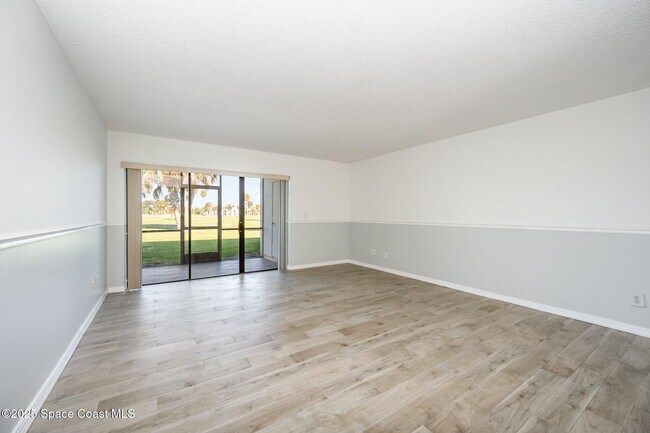 Building Photo - 2230 Golf Isle Dr