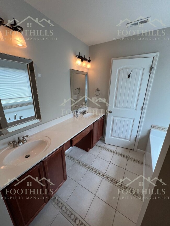 Building Photo - Your Next 3BR Home Awaits – Pets Welcome!