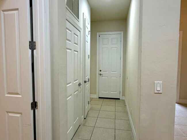 Building Photo - 2905 Siena Cir