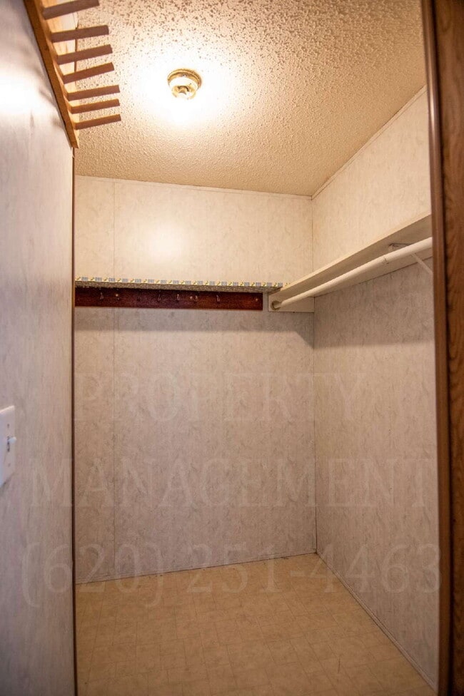 Building Photo - 2-Bed 2-Bath