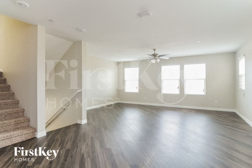 Building Photo - 803 N Water St