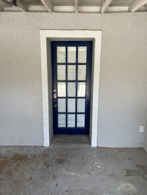 Building Photo - 5767 Lakeville Rd