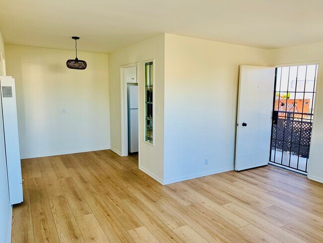 Building Photo - SCH217