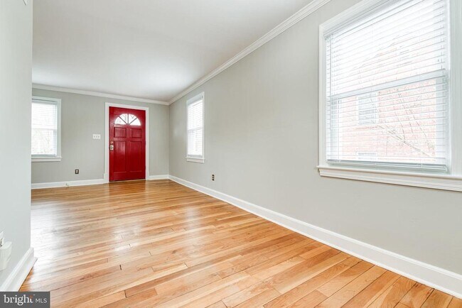 Building Photo - 5809 Mt Vernon Dr