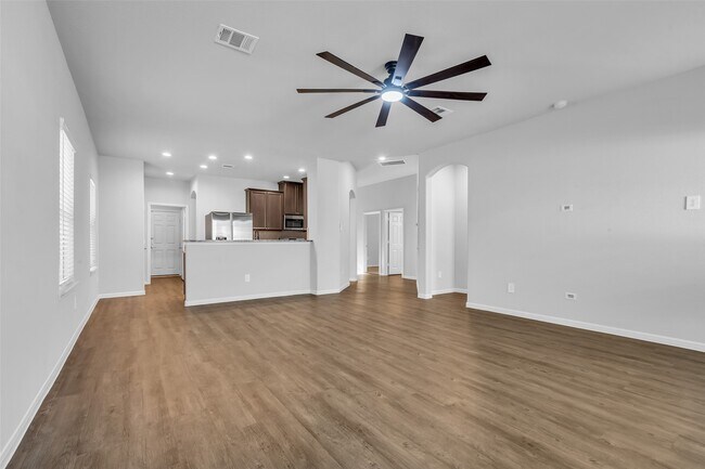 Building Photo - 935 Golden Willow Ln