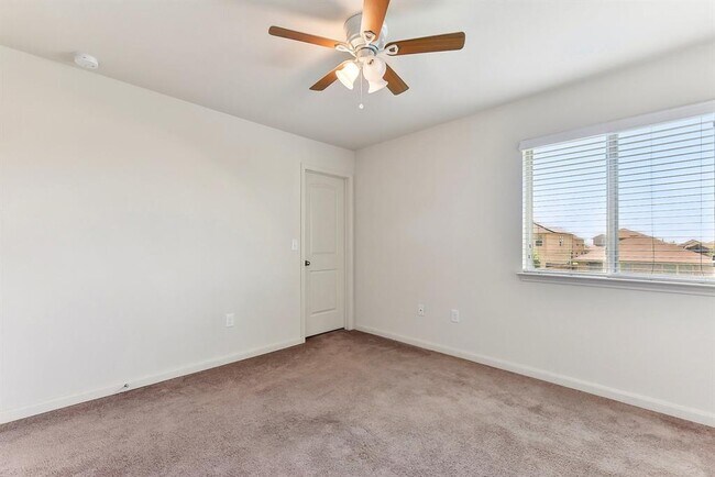 Building Photo - 310 Potters Peak Way