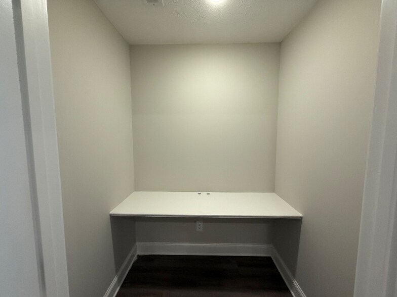 Building Photo - 122 Madisonville Dr