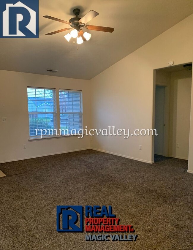 Building Photo - Cute Single-Family Home Available!!