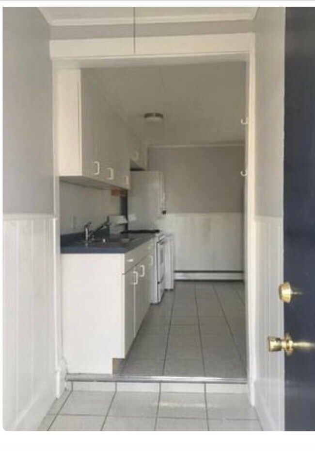 Building Photo - 188 Colburn St